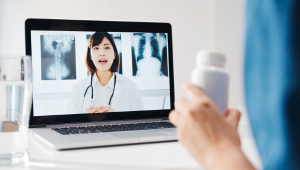 IoT y tế hỗ trợ chăm sóc sức khỏe từ xa, cung cấp dữ liệu chính xác giúp cải thiện chẩn đoán và điều trị cho bệnh nhân
