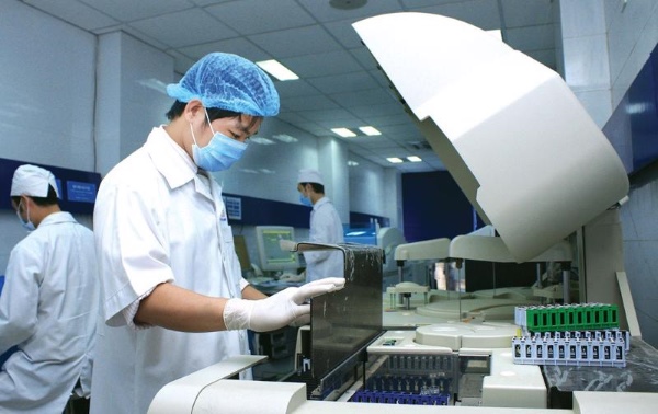 Cần hướng dẫn sử dụng và bảo quản định kỳ để đảm bảo thiết bị y tế hoạt động ổn định, ngăn ngừa sự cố